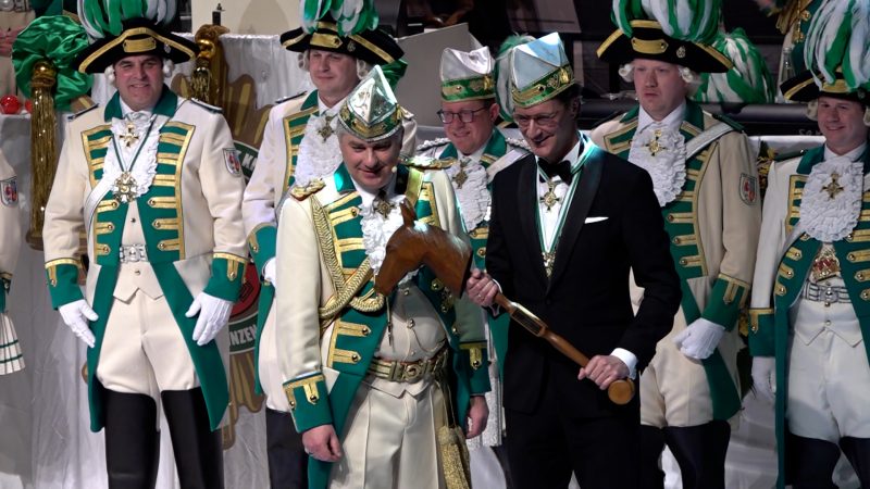 Kann Wüst Karneval? (Foto: SAT.1 NRW)