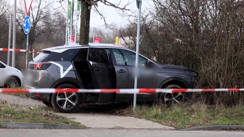 Jugendliche verursachen Crash mit Carsharing-Wagen (Foto: SAT.1 NRW)