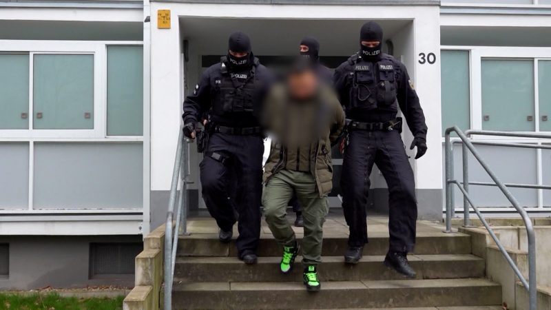 Deutschlandweite Razzia gegen Schleuserbanden (Foto: SAT.1 NRW)