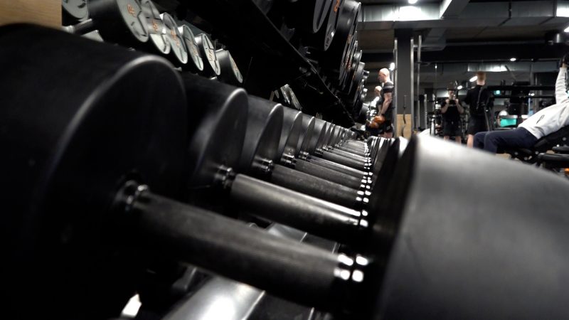 Jason Derulo trainiert in Aachener Fitnessstudio (Foto: SAT.1 NRW)