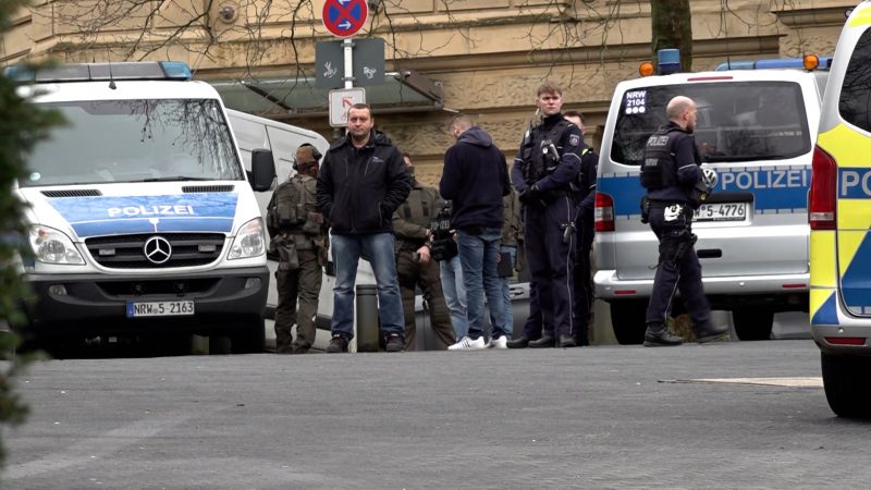 Der Tag nach der Messerattacke an einer Wuppertaler Schule (Foto: SAT.1 NRW)