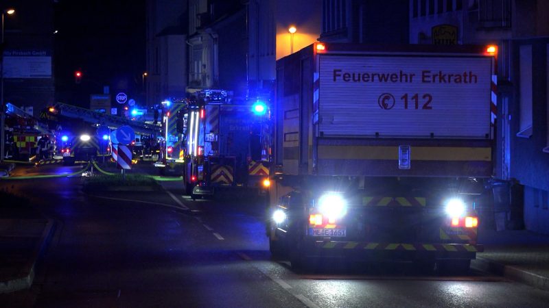 Feuerwehr rettet Menschen aus brennendem Haus (Foto: SAT.1 NRW)