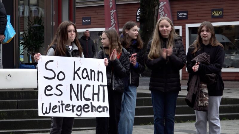 Schüler-Proteste für bessere Bildung (Foto: SAT.1 NRW)