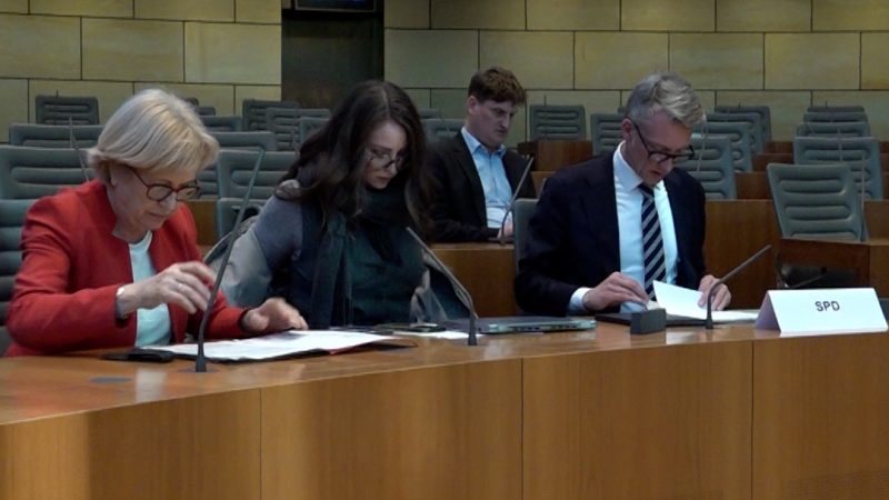 NRW-Landtag diskutiert über Messerattacke in Duisburg (Foto: SAT.1 NRW)