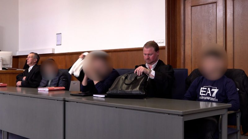 Drei 19-Jährige nach Schüssen auf Auto vor Gericht (Foto: SAT.1 NRW)