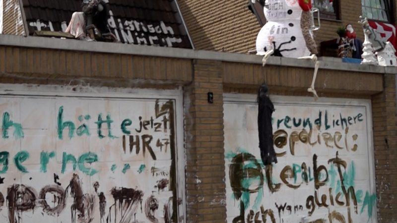 Horrorhaus Duisburg: Anwohner belästigt Nachbarn (Foto: SAT.1 NRW)