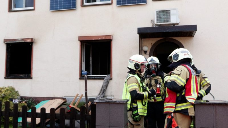 Mann stirbt bei Brand in Mehrfamilienhaus (Foto: SAT.1 NRW)