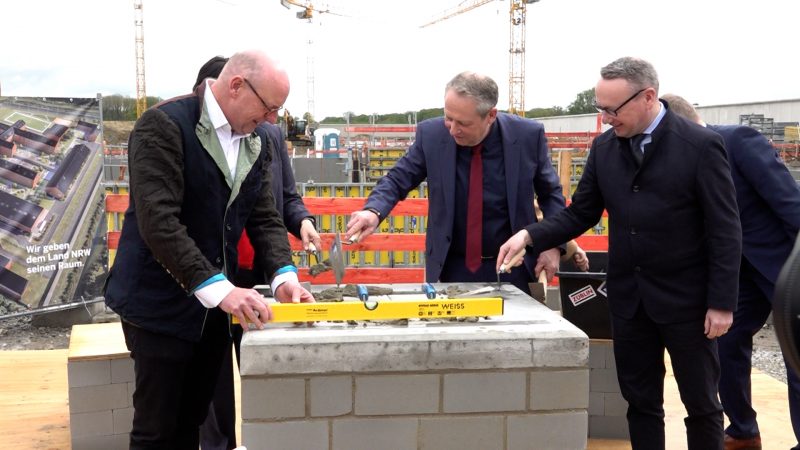 Spatenstich in Münster: Grundsteinlegung für modernes Gefängnis (Foto: SAT.1 NRW)