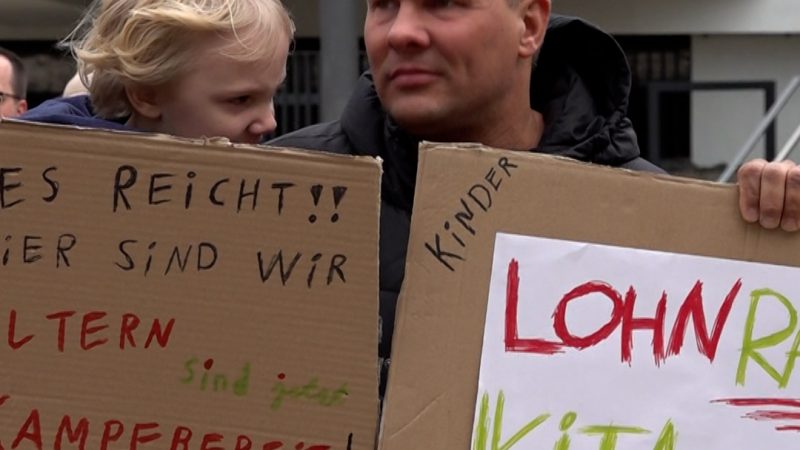 Eltern-Demo gegen Kita-Notstand (Foto: SAT.1 NRW)