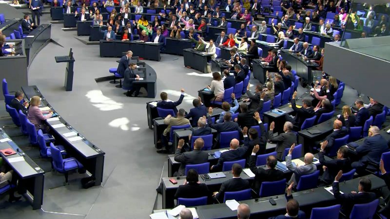 Schulden-Showdown: Bundestag beschließt Milliardenpaket  (Foto: SAT.1 NRW)