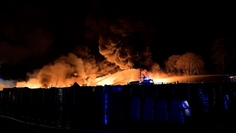 Spurensuche nach Großbrand in Ahlen (Foto: SAT.1 NRW)