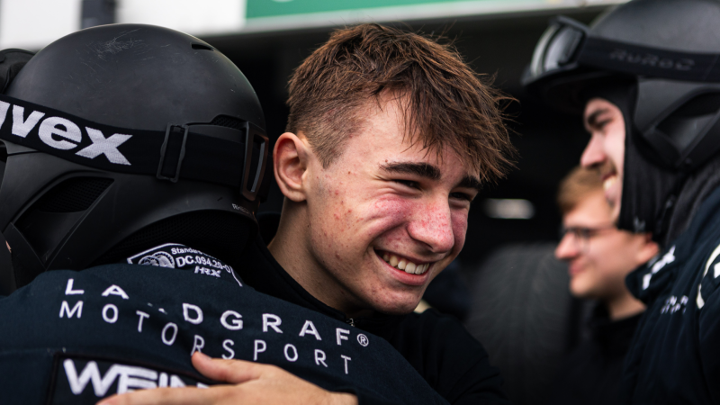 17-Jähriger schreibt DTM-Geschichte (Foto: SAT.1 NRW)
