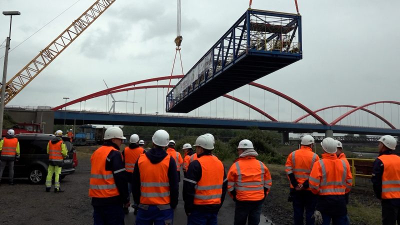 Brückenballett auf der A42 (Foto: SAT.1 NRW)