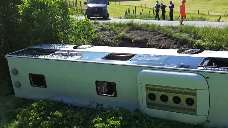 Kollision zwischen Sprinter und Linienbus (Foto: SAT.1 NRW)