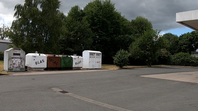 Grausamer Fund im Altkleidercontainer (Foto: SAT.1 NRW)
