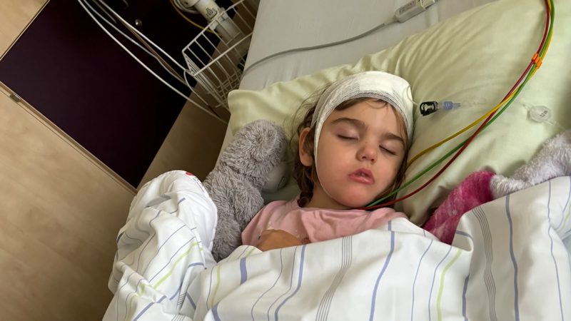 Isabella leidet unter Kinderdemenz (Foto: SAT.1 NRW)