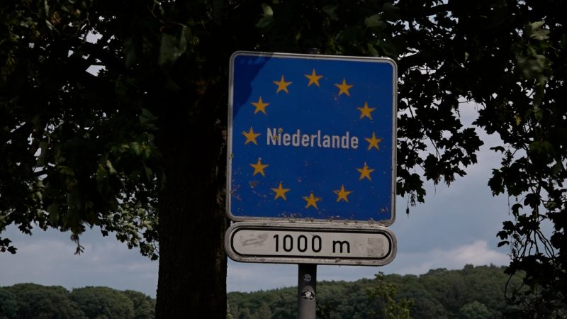 Wegen Pfingstverkehr: Niederlande sperren Grenzübergänge (Foto: SAT.1 NRW)