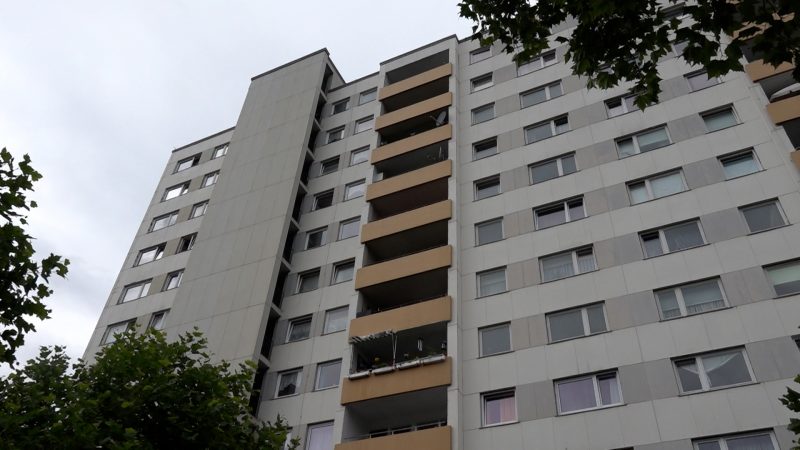 Iserlohn: Aufzug kaputt – Mieter verzweifeln (Foto: SAT.1 NRW)