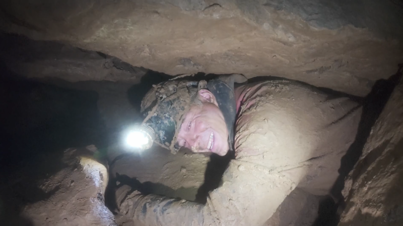 Forscher entdeckt geheime Höhlen-Verbindung (Foto: SAT.1 NRW)