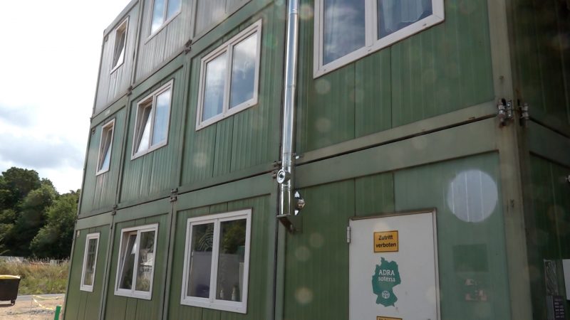 Familie lebt im Container (Foto: SAT.1 NRW)