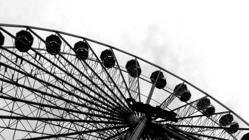 Cranger Kirmes im Regen: Liegt ein Wetterfluch auf dem Volksfest? (Foto: SAT.1 NRW)