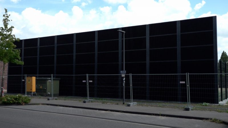 Rabenschwarze Wand sorgt für Ärger (Foto: SAT.1 NRW)