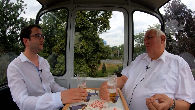 Karl-Josef Laumann im Seilbahn-Interview (Foto: SAT.1 NRW)