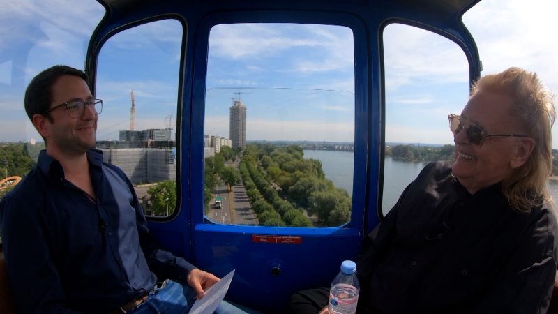 HA Schult zu Gast in der Kölner Seilbahn (Foto: SAT.1 NRW)