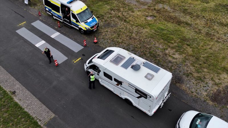 Was wiegt der Wohnwagen? (Foto: SAT.1 NRW)