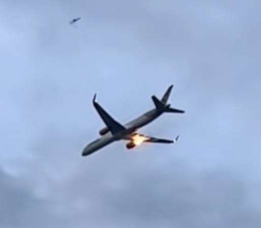 Flieger fängt Feuer (Foto: SAT.1 NRW)