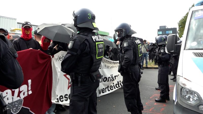 Eskalation in Köln: Linke Proteste vor Deutz AG verlaufen nicht friedlich (Foto: SAT.1 NRW)