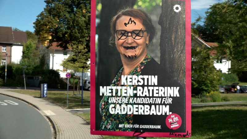 Humor statt Heulerei: Politiker kontern Wahlkampf-Schmierereien kreativ (Foto: SAT.1 NRW)