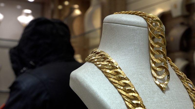 Bewaffneter Überfall auf Juwelier: Passanten greifen ein (Foto: SAT.1 NRW)