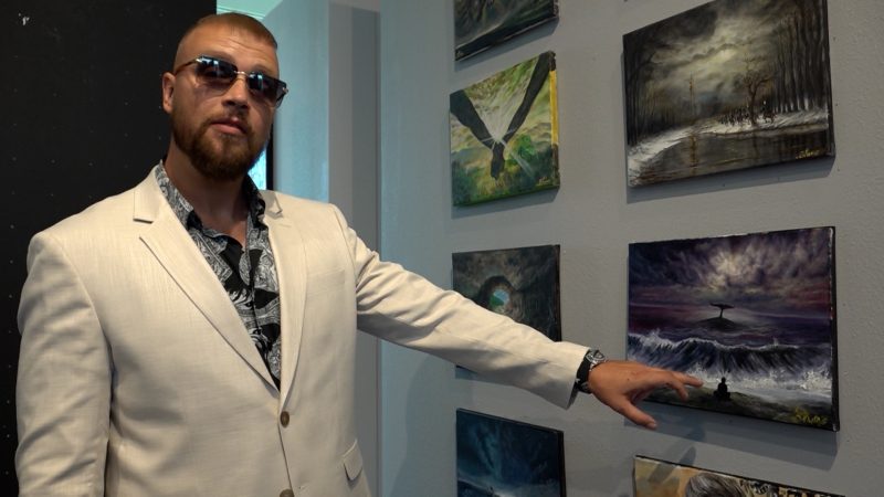 Kollegah mag Mikrofon und Pinsel (Foto: SAT.1 NRW)