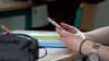 Solingen führt Social Media Verbot zum Schulstart ein (Foto: SAT.1 NRW)