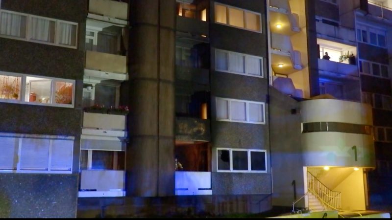 Feuer-Drama in Köln – Bewohner über Balkone gerettet (Foto: SAT.1 NRW)