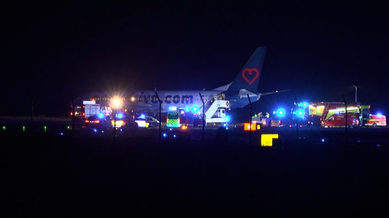 Notlandung in Boeing 737: Passagier berichtet von Panik an Bord (Foto: SAT.1 NRW)