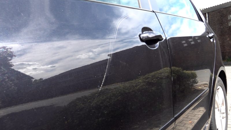 Bad Driburg: Autos zerkratzt – mit einer Kuchengabel (Foto: SAT.1 NRW)