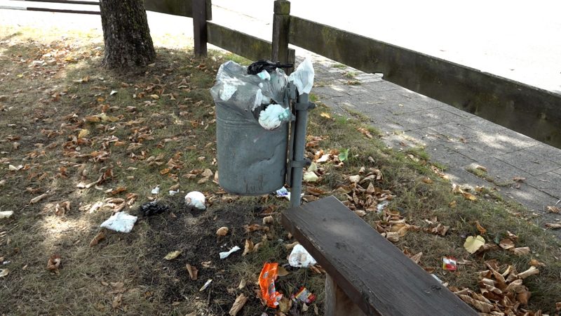 Stinkende Spielplätze in Gronau: Anwohner fordern saubere Müllentsorgung (Foto: SAT.1 NRW)