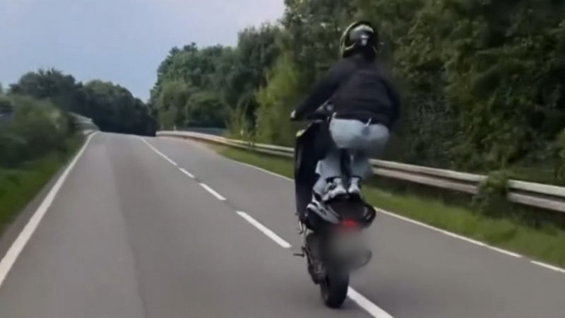 Soester-Roller-Bande: Illegale Rennen enden im Garten (Foto: SAT.1 NRW)