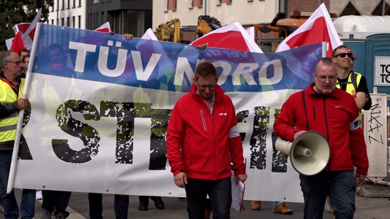 TÜV-Streik in NRW: Führerscheinprüfungen fallen aus – Mitarbeiter fordern mehr Geld (Foto: SAT.1 NRW)