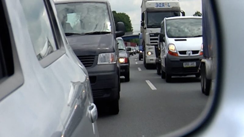 A40 bei Duisburg voll gesperrt (Foto: SAT.1 NRW)