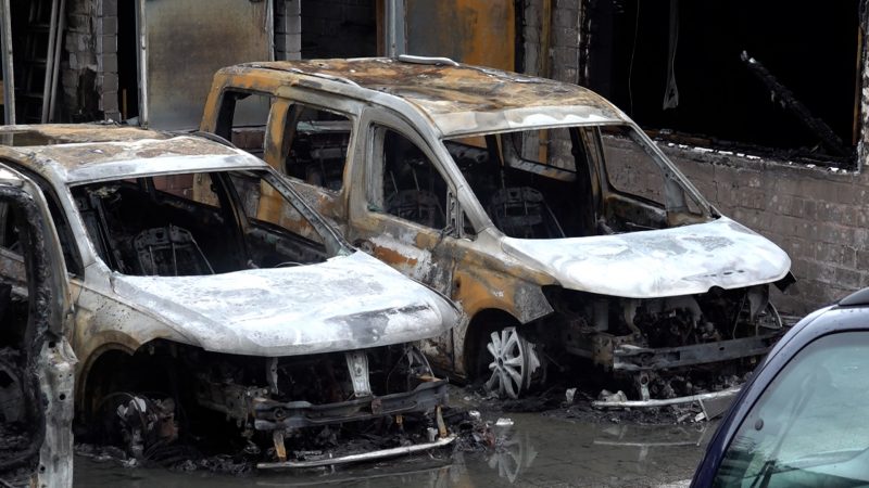Großbrand in Mülheimer Autohaus (Foto: SAT.1 NRW)