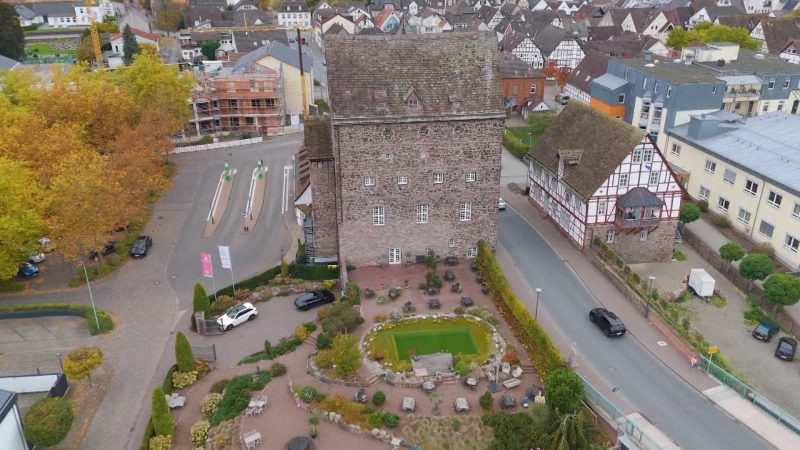 Wiederholt Angriffe auf Burg Beverungen: Einbrecher rücken Besitzer auf die Pelle (Foto: SAT.1 NRW)