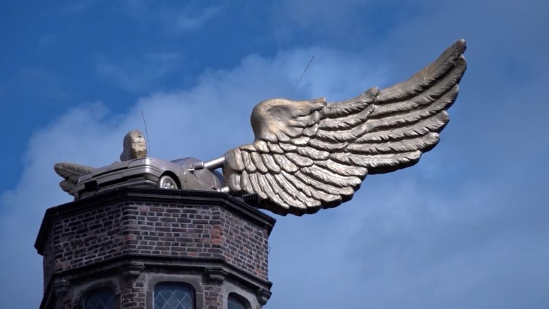 Kölns goldener Vogel zieht um (Foto: SAT.1 NRW)