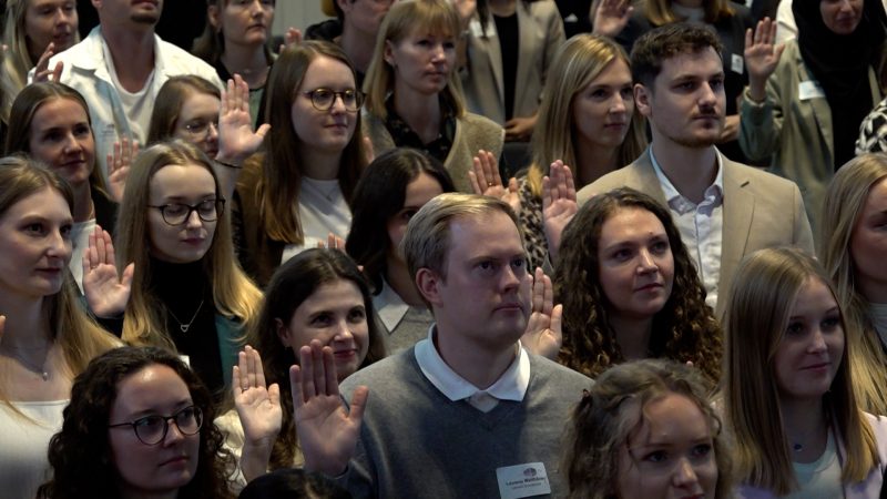 NRWs neue Lehrer starten in den Vorbereitungsdienst (Foto: SAT.1 NRW)