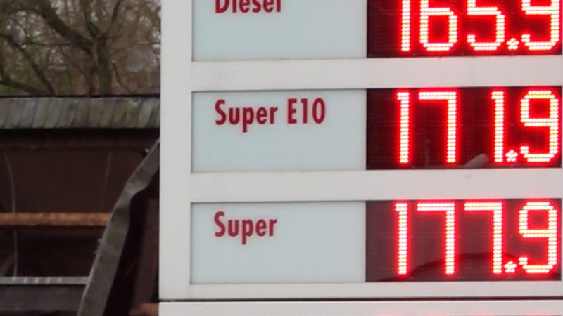 Streit um Tankpreise: Länder fordern Preisbremse  (Foto: SAT.1 NRW)