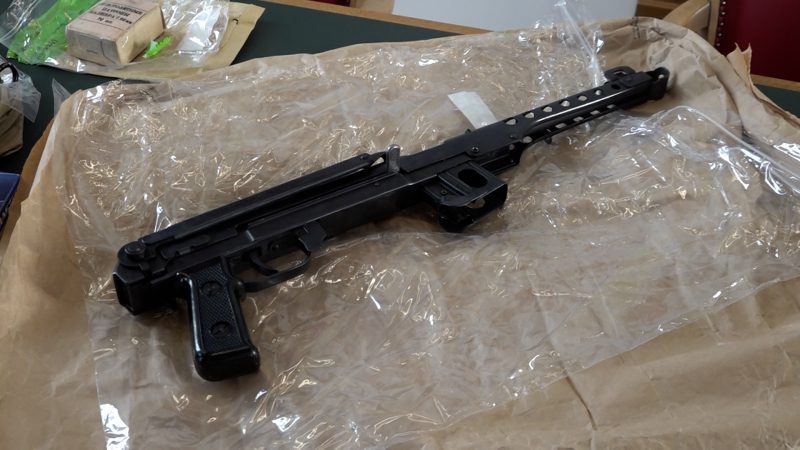 SEK findet Waffenarsenal (Foto: SAT.1 NRW)