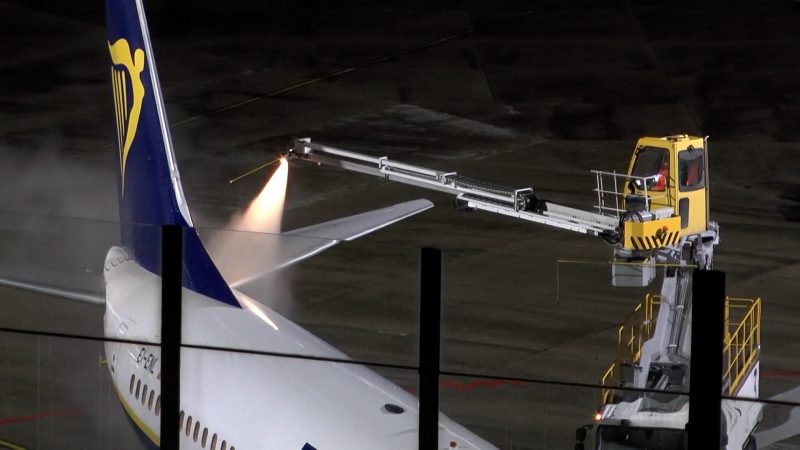Winterchaos am Airport Köln/Bonn (Foto: SAT.1 NRW)