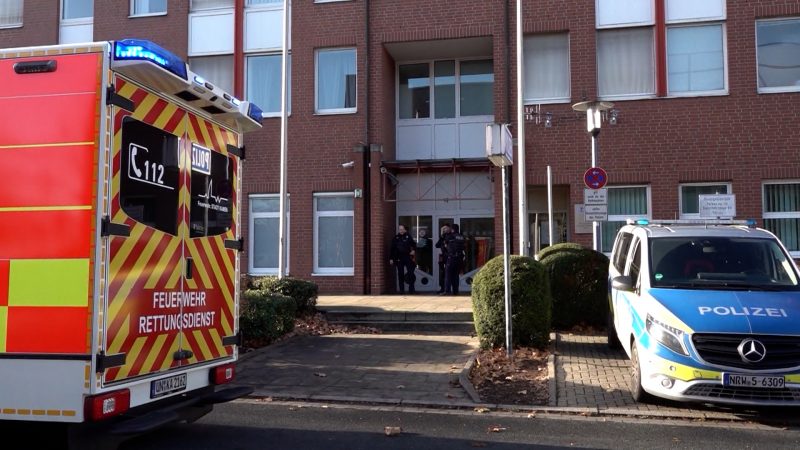 Mann erschießt sich vor Polizisten (Foto: SAT.1 NRW)